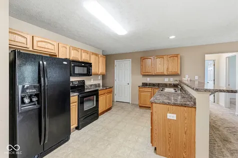1153 Blackthorne Plainfield IN 46168