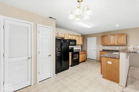 1153 Blackthorne Plainfield IN 46168