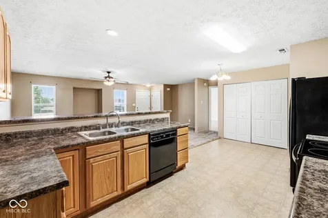 1153 Blackthorne Plainfield IN 46168