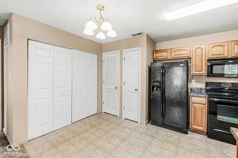 1153 Blackthorne Plainfield IN 46168