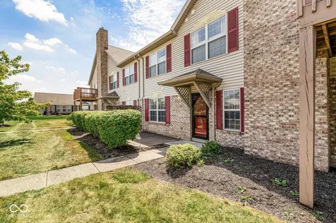 1153 Blackthorne Plainfield IN 46168