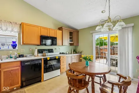 6660 W Denton Drive Mccordsville IN 46055