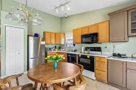 6660 W Denton Drive Mccordsville IN 46055
