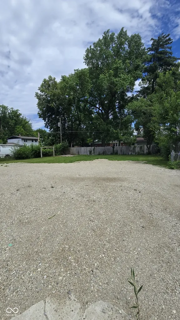 6142 Meadowlark Drive Indianapolis IN 46226