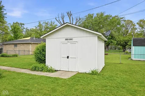 3914 N Lanewood Drive Muncie IN 47304