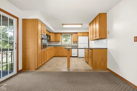852 Knollwood Drive Columbus IN 47203