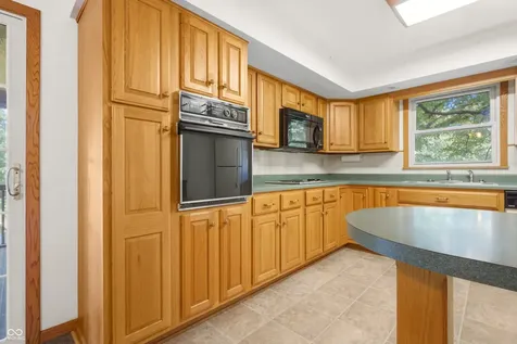 852 Knollwood Drive Columbus IN 47203