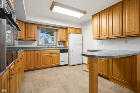 852 Knollwood Drive Columbus IN 47203
