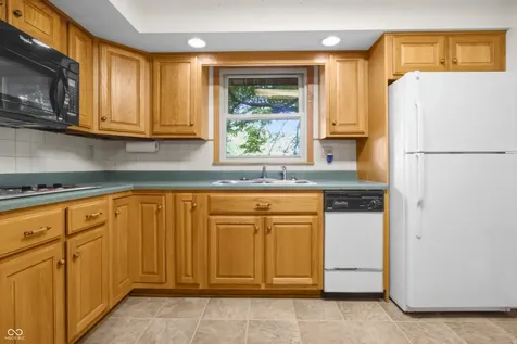 852 Knollwood Drive Columbus IN 47203