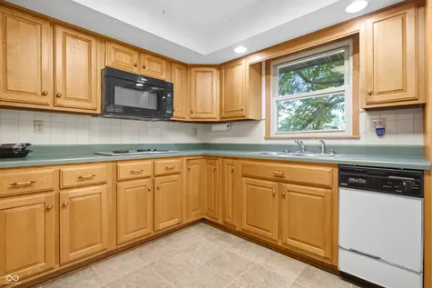 852 Knollwood Drive Columbus IN 47203