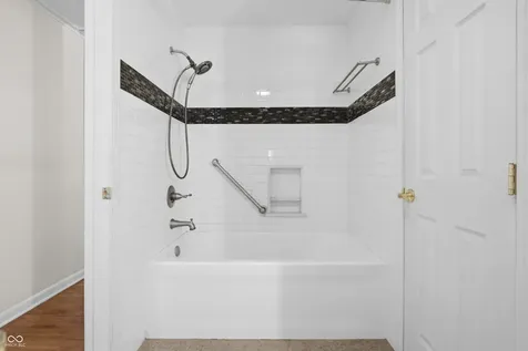 852 Knollwood Drive Columbus IN 47203