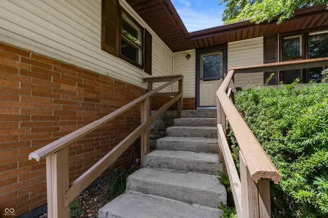 852 Knollwood Drive Columbus IN 47203