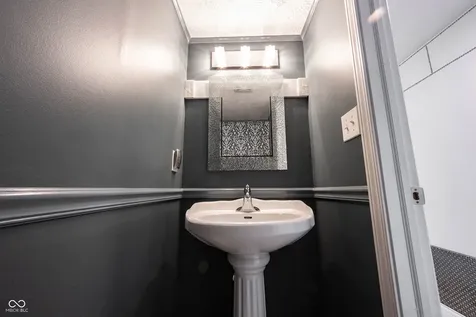 12526 Clearview Lane Indianapolis IN 46236