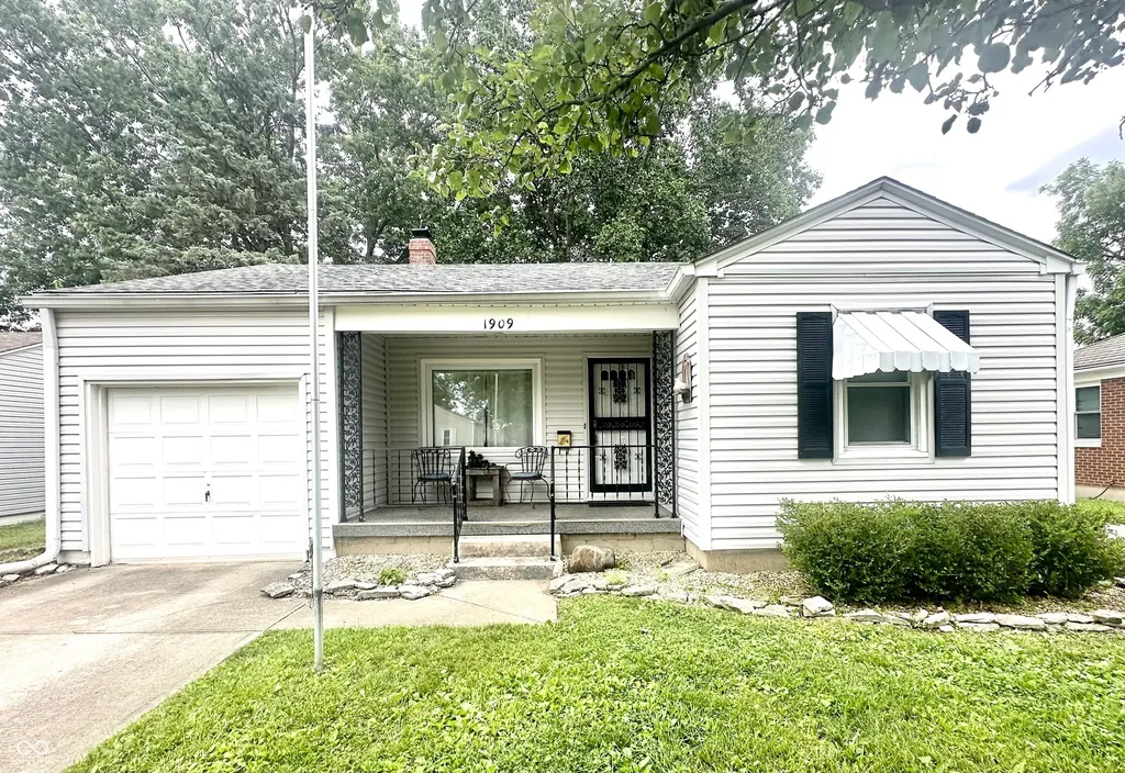 1909 Patton Drive Speedway IN 46224
