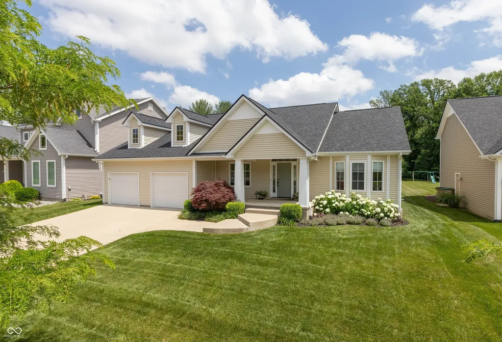 5560 Treeline Drive Columbus IN 47201
