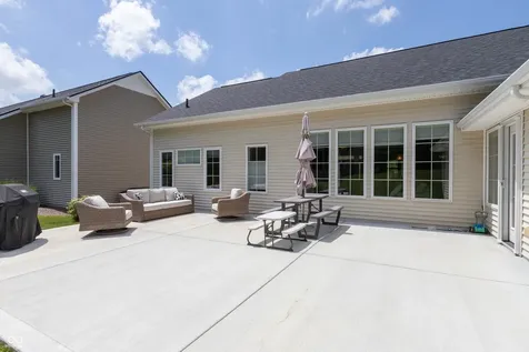 5560 Treeline Drive Columbus IN 47201