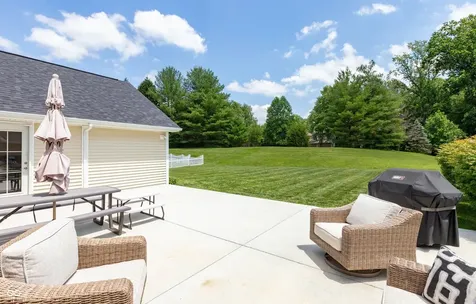 5560 Treeline Drive Columbus IN 47201