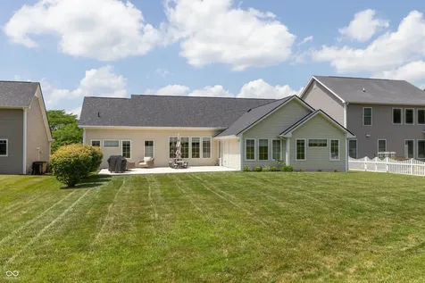 5560 Treeline Drive Columbus IN 47201