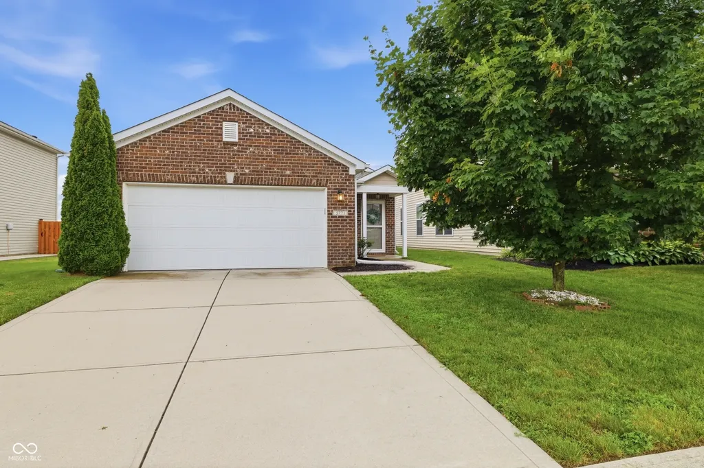 5771 White Pine Road Whitestown IN 46075