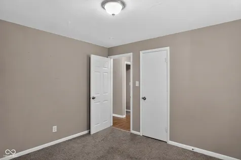 4933 E 39th Street Indianapolis IN 46226