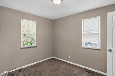 4933 E 39th Street Indianapolis IN 46226