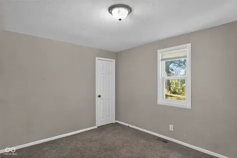 4933 E 39th Street Indianapolis IN 46226