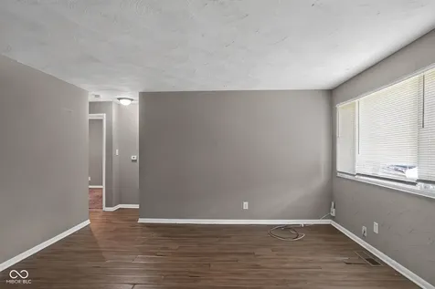 4933 E 39th Street Indianapolis IN 46226