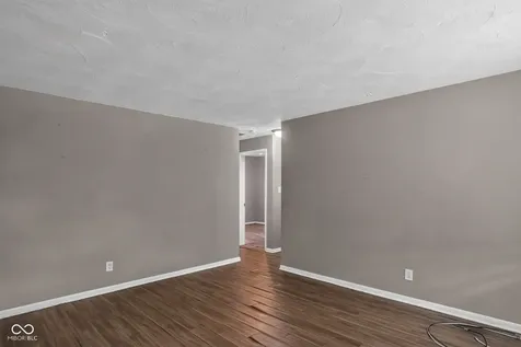 4933 E 39th Street Indianapolis IN 46226