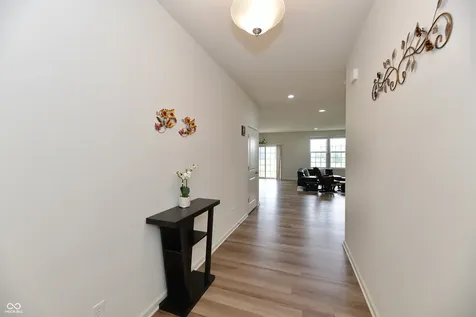 6013 Meadowview Whitestown IN 46075