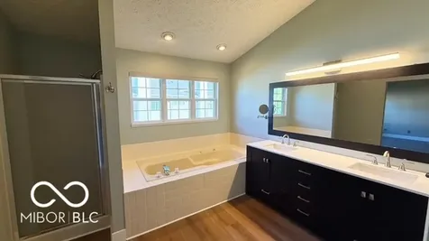 8040 Windham Lake Way Indianapolis IN 46214