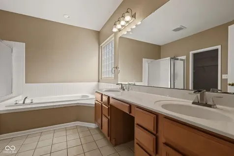 10983 Parkland Court Fishers IN 46037
