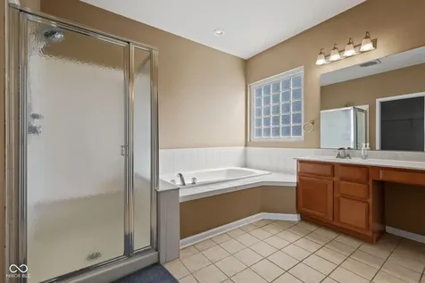 10983 Parkland Court Fishers IN 46037