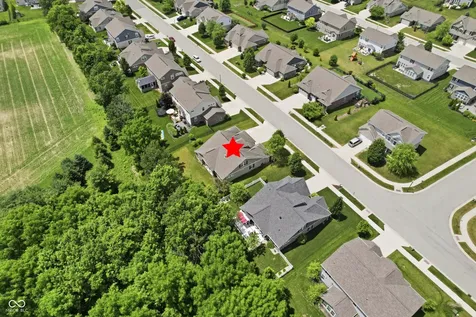 5551 W Turnbuckle Place Mccordsville IN 46055