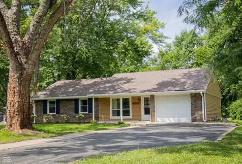 8032 Chiltern Drive Indianapolis IN 46268