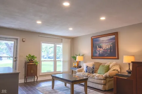 8032 Chiltern Drive Indianapolis IN 46268