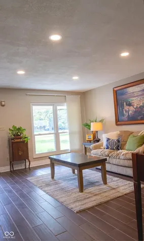 8032 Chiltern Drive Indianapolis IN 46268