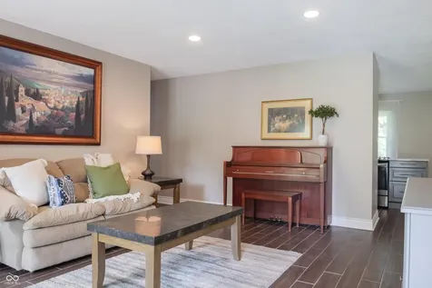 8032 Chiltern Drive Indianapolis IN 46268