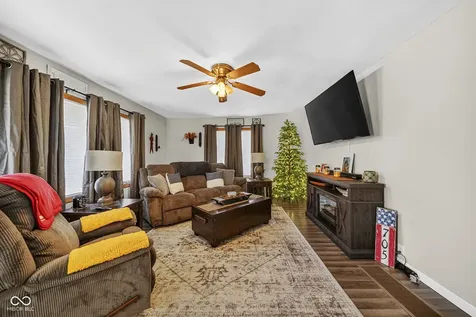 705 Maple Rockville IN 47872