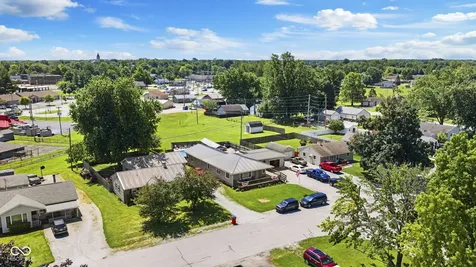 705 Maple Rockville IN 47872