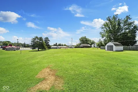705 Maple Rockville IN 47872