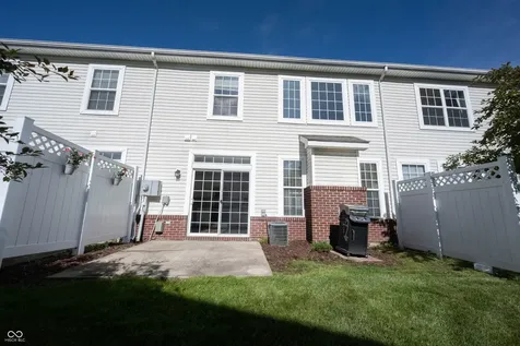 10903 Perry Pear Drive Zionsville IN 46077