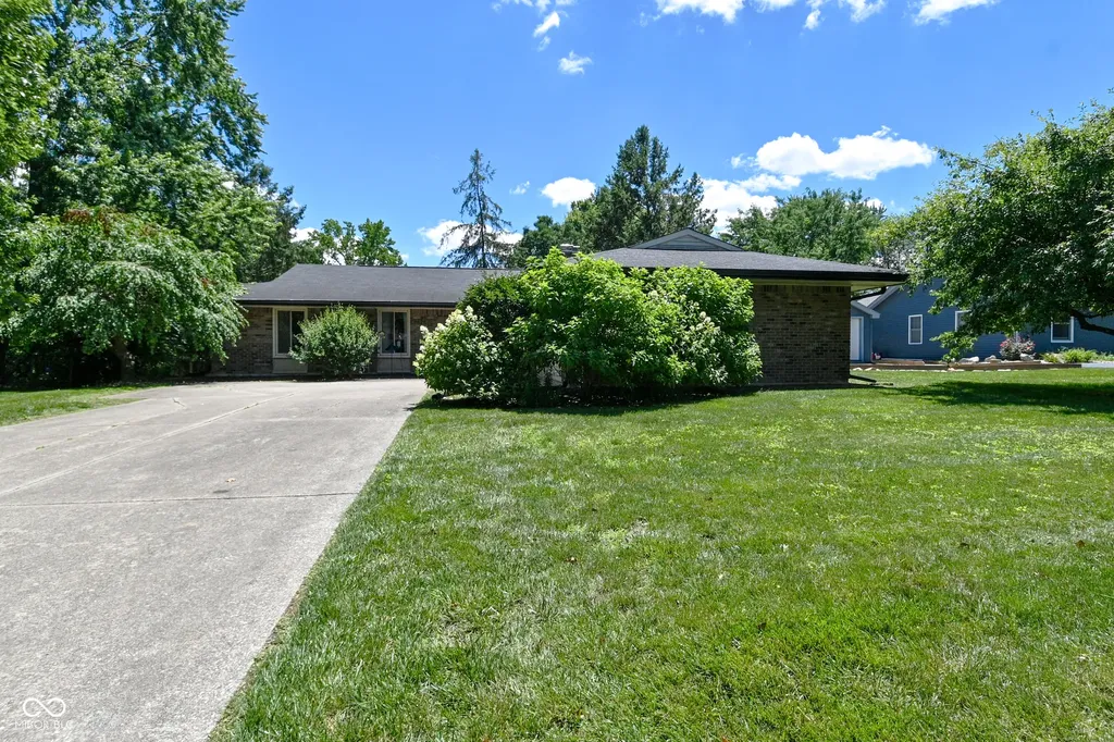 6831 Whisper Oaks Court Indianapolis IN 46214