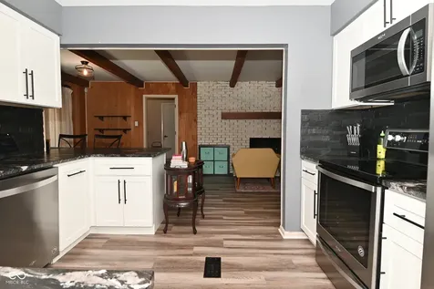 6831 Whisper Oaks Court Indianapolis IN 46214