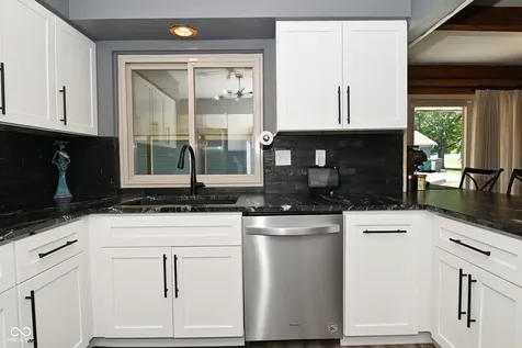 6831 Whisper Oaks Court Indianapolis IN 46214