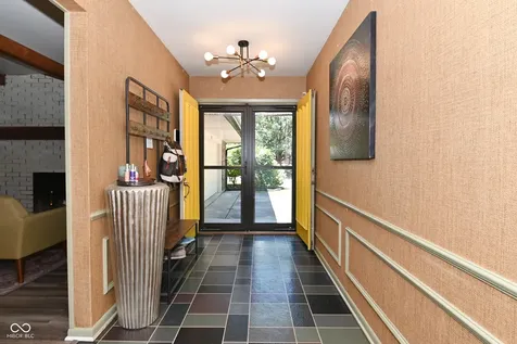 6831 Whisper Oaks Court Indianapolis IN 46214