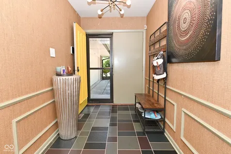 6831 Whisper Oaks Court Indianapolis IN 46214