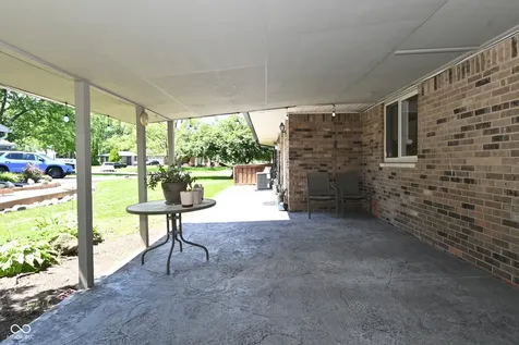 6831 Whisper Oaks Court Indianapolis IN 46214