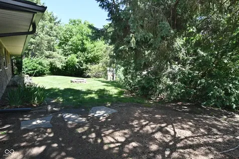6831 Whisper Oaks Court Indianapolis IN 46214