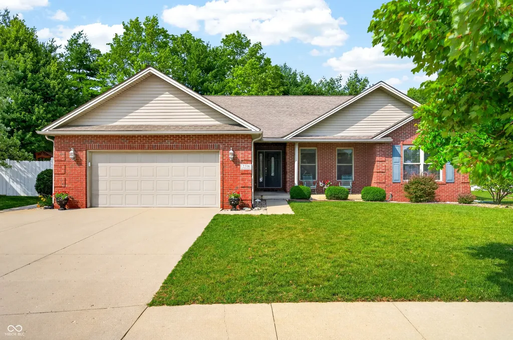 2516 Wyndham Place N Columbus IN 47203