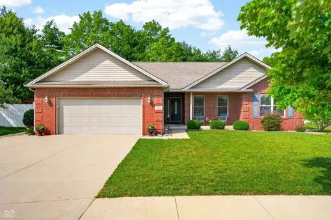 2516 Wyndham Place N Columbus IN 47203